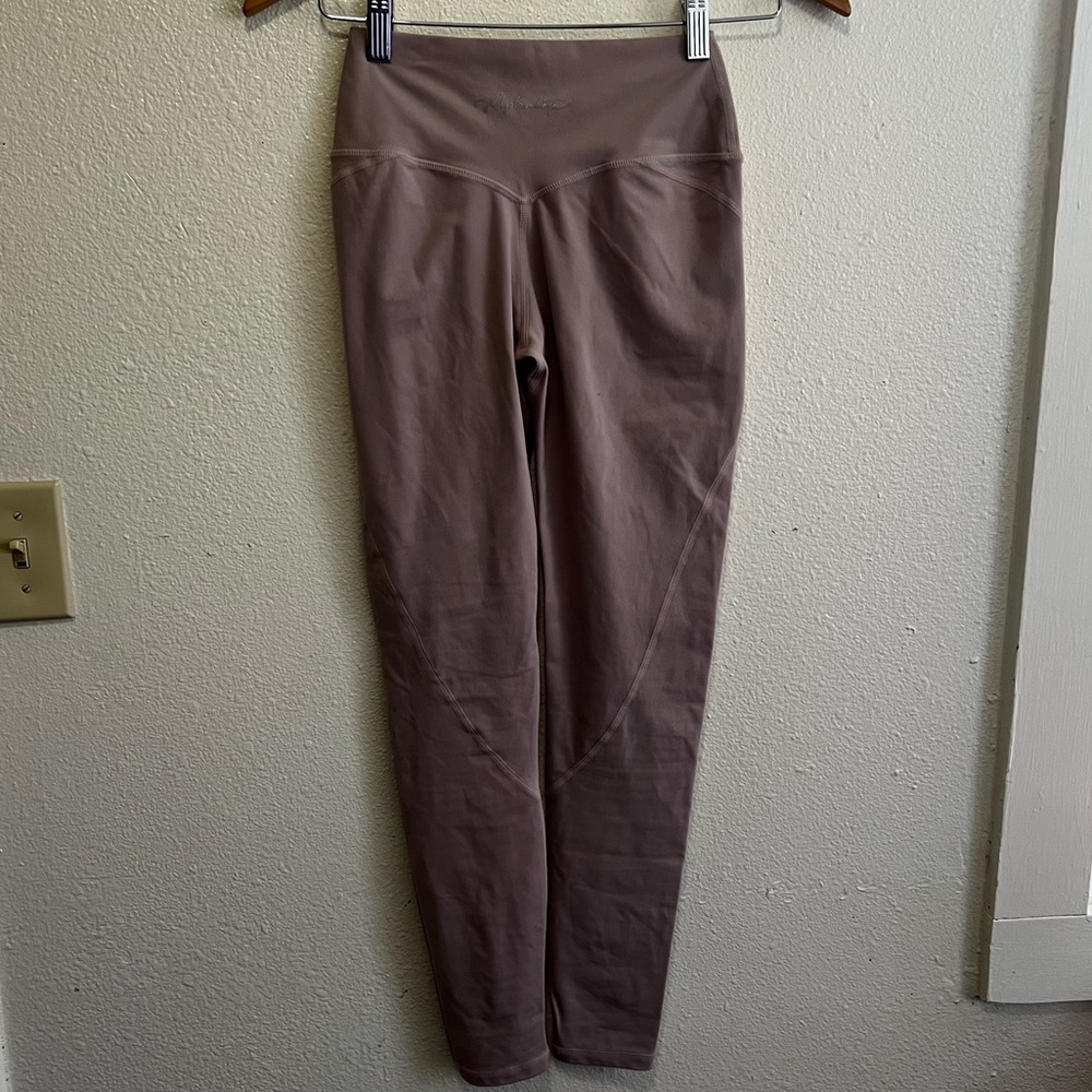Alphalete Surface Cross Waist Leggings - Picture 3 of 6